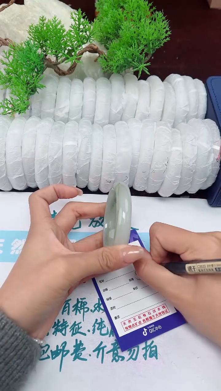 【闪购商品】石英质玉手镯未镶嵌210