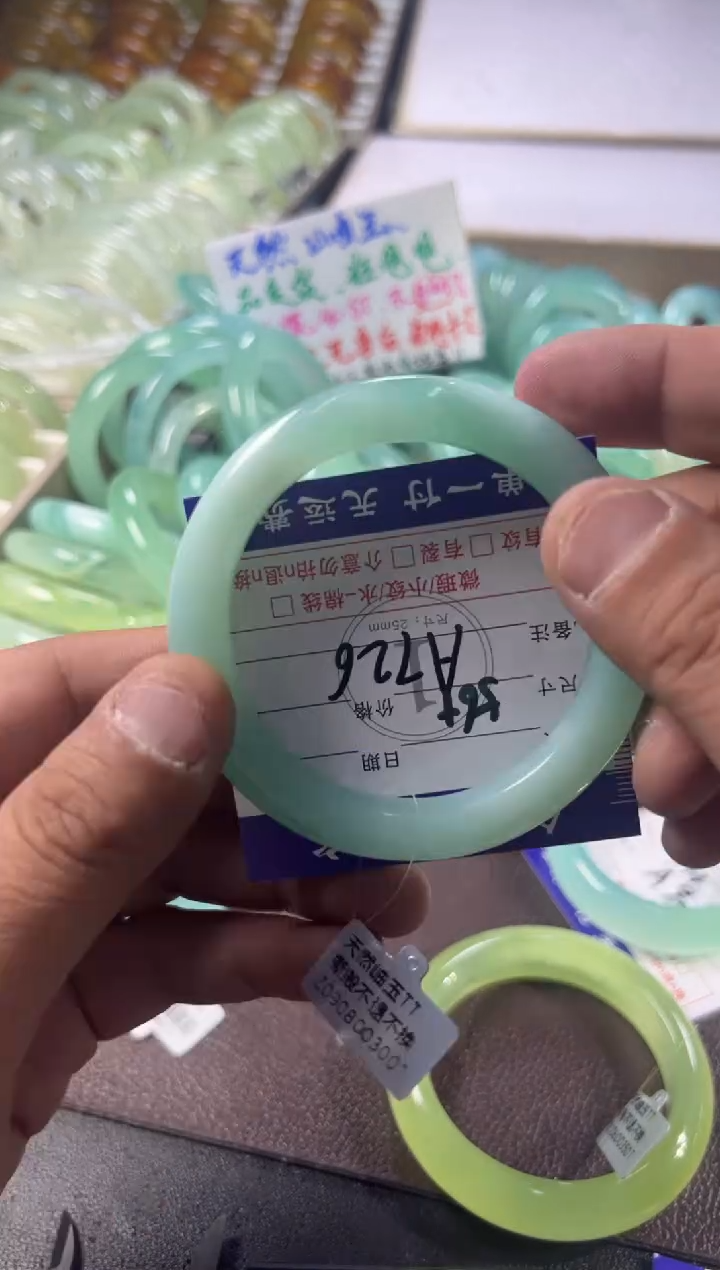 未镶嵌蛇纹石玉手镯1