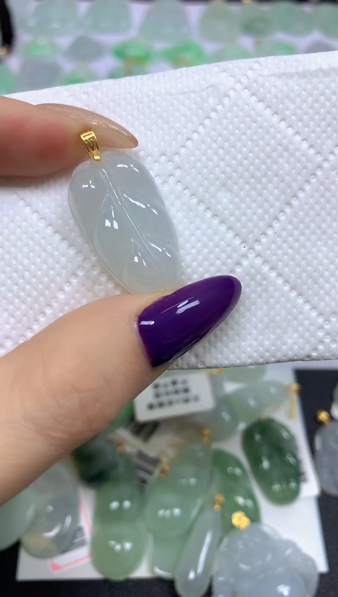 颈饰未镶嵌翡翠 