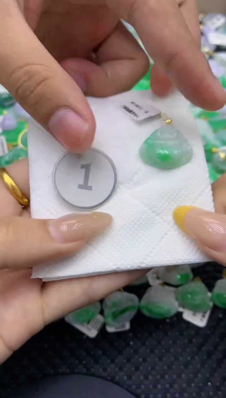 颈饰18K金镶嵌翡翠天然缅甸翡翠A货