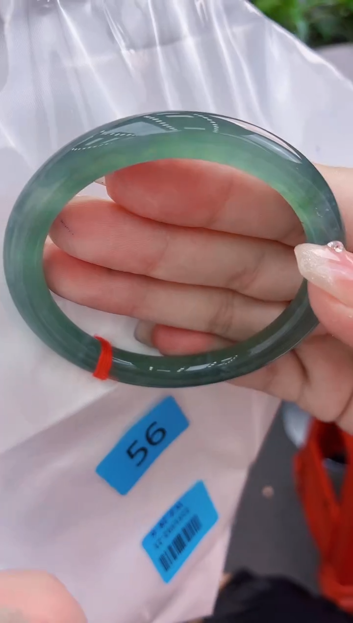 翡翠手镯未镶嵌翡翠手镯