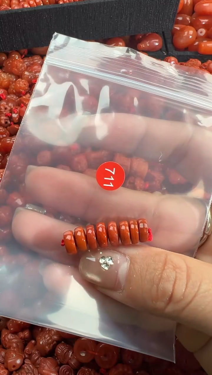 南红玛瑙未镶嵌颈饰1
