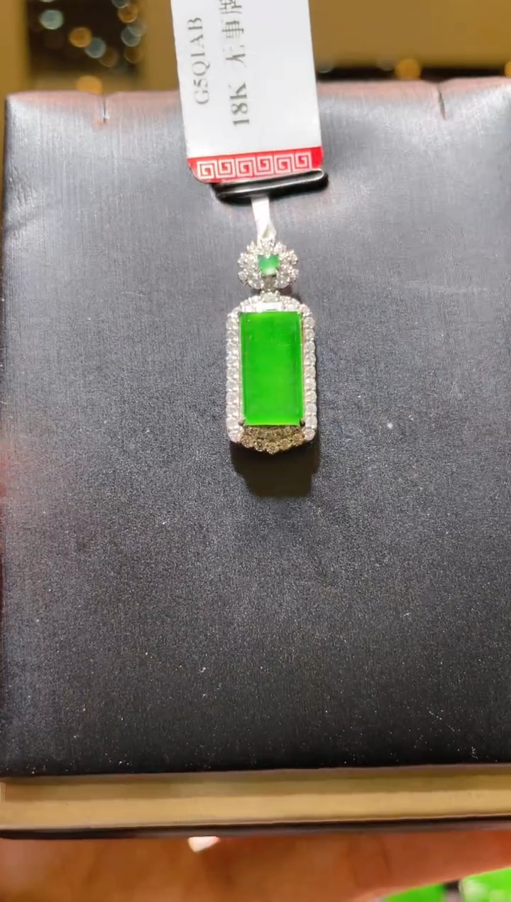 【闪购商品】翡翠吊坠(赠链)18K金镶嵌A20