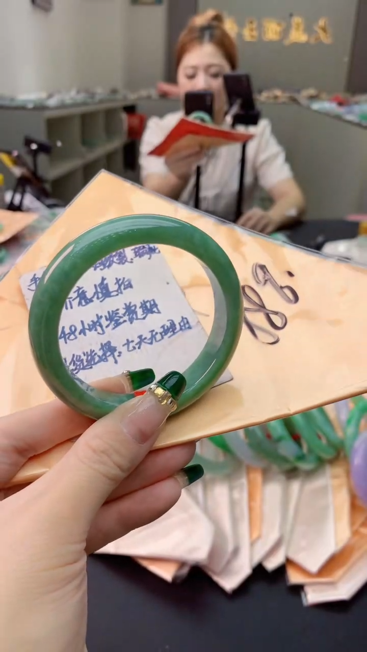 翡翠手镯未镶嵌0147763393