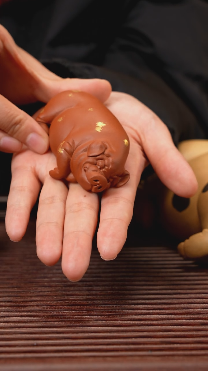 【闪购商品】紫砂茶宠小躺猪（描金）