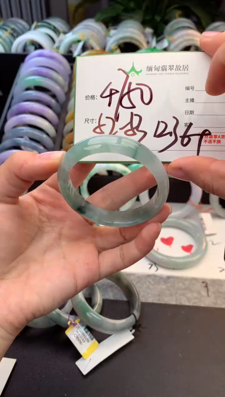 未镶嵌定制翡翠毛货需精细抛光+多人