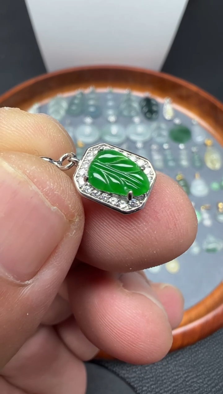 颈饰银S925镶嵌翡翠（22号）纯天然A货缅甸翡翠 叶子小滴溜