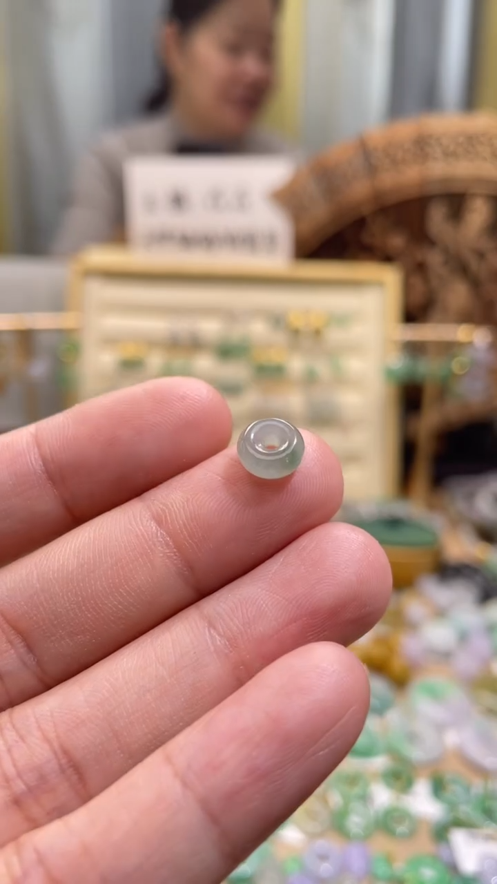 颈饰未镶嵌翡翠平安扣