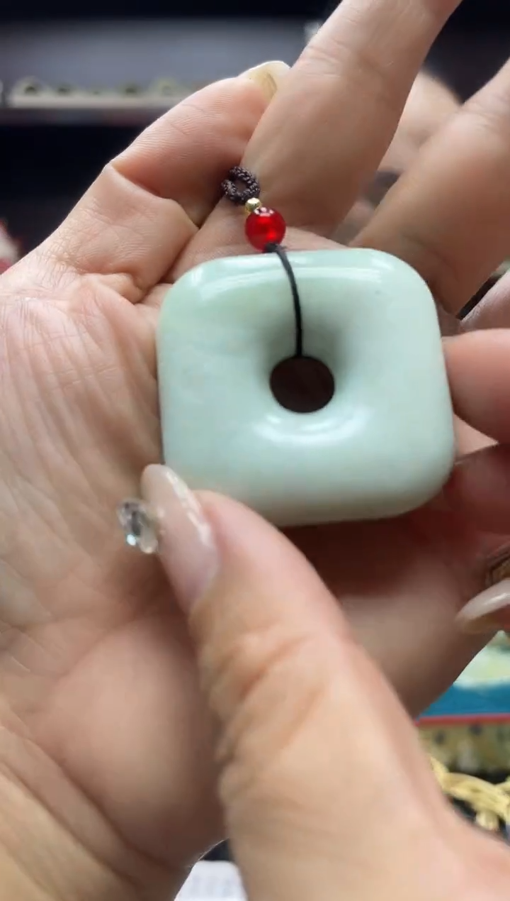 未镶嵌岫玉吊坠·