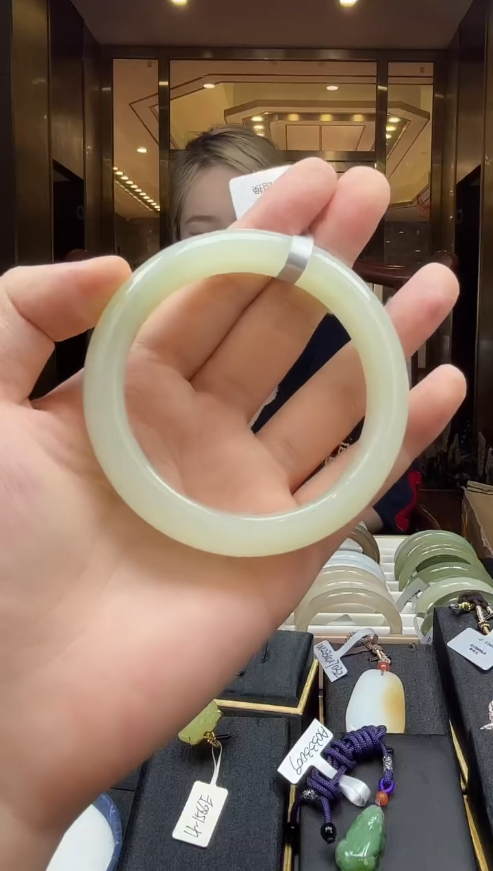 【闪购商品】和田玉手镯未镶嵌SH1430 多样性发其一