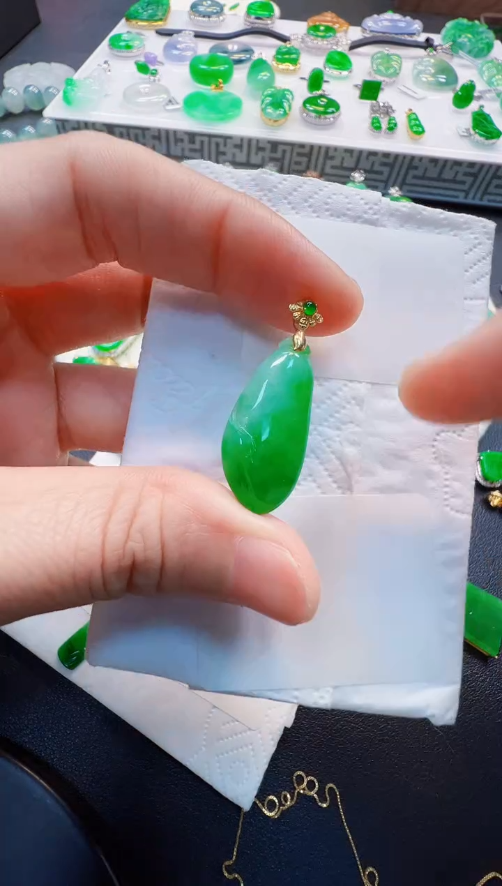 翡翠18K金镶嵌吊坠(不含链)2600