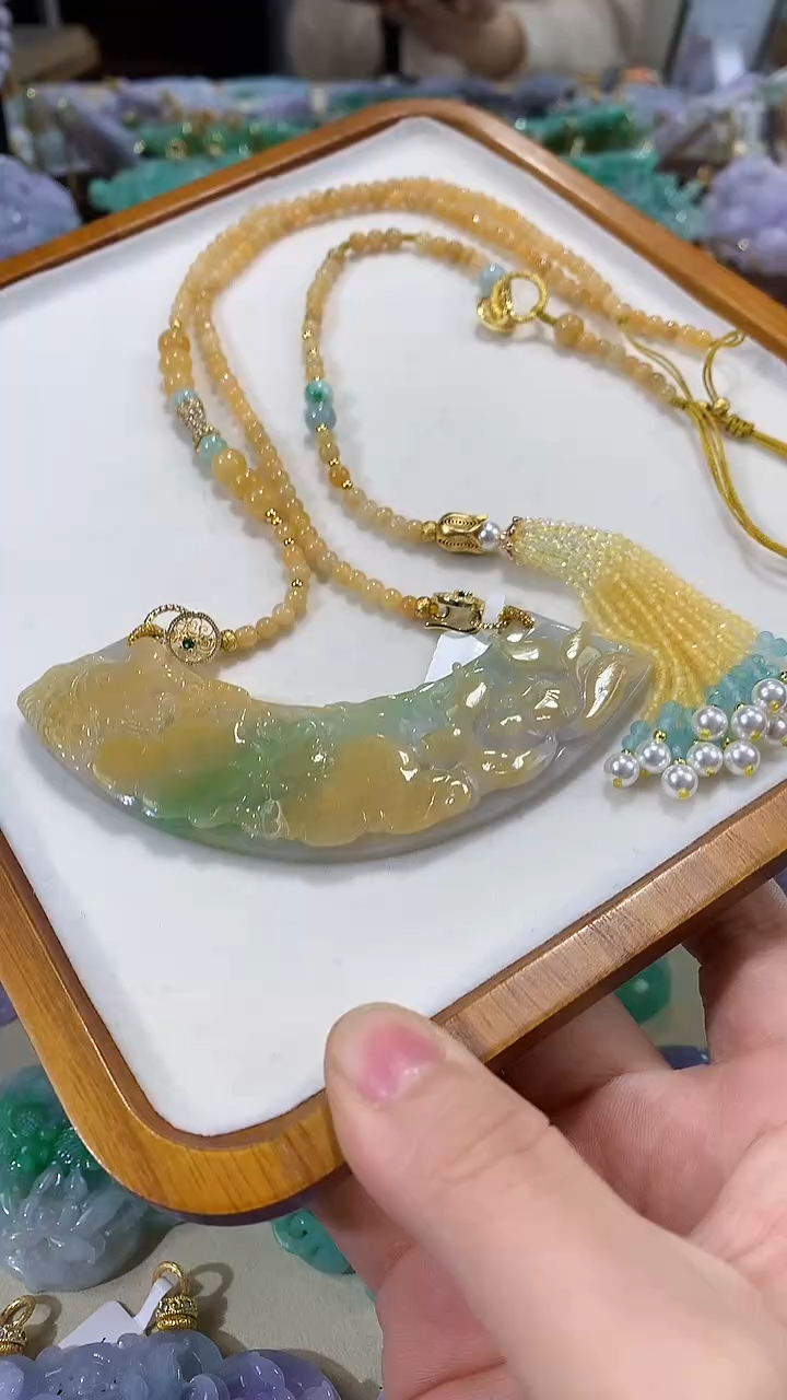 颈饰未镶嵌翡翠吊坠