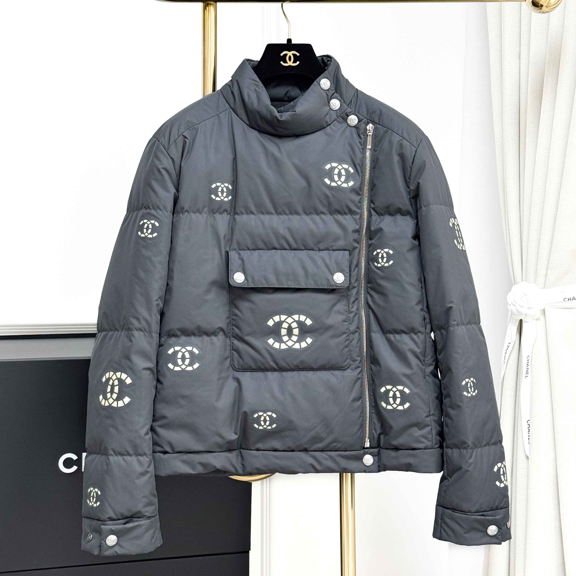99新 Chanel/香奈儿 40码21N滑雪系列爆款黑灰色短款羽绒服