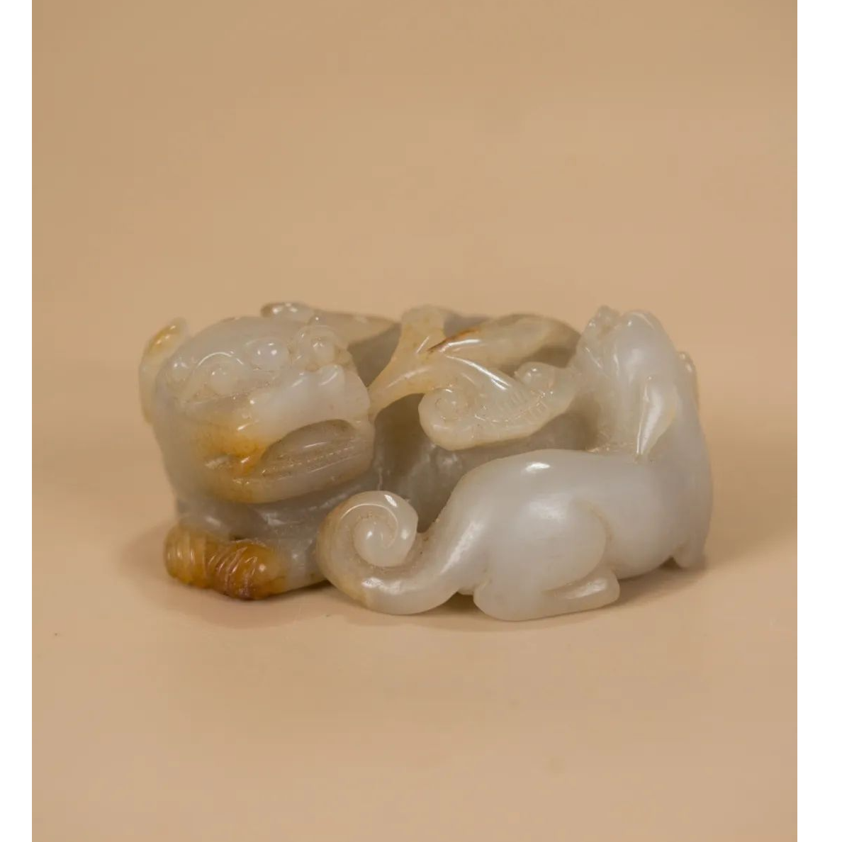 Lot  4  清  和田玉子母瑞兽(3.13日玉器拍卖   ）