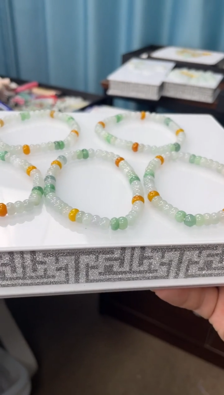 未镶嵌手串翡翠多宝  多样性发其一