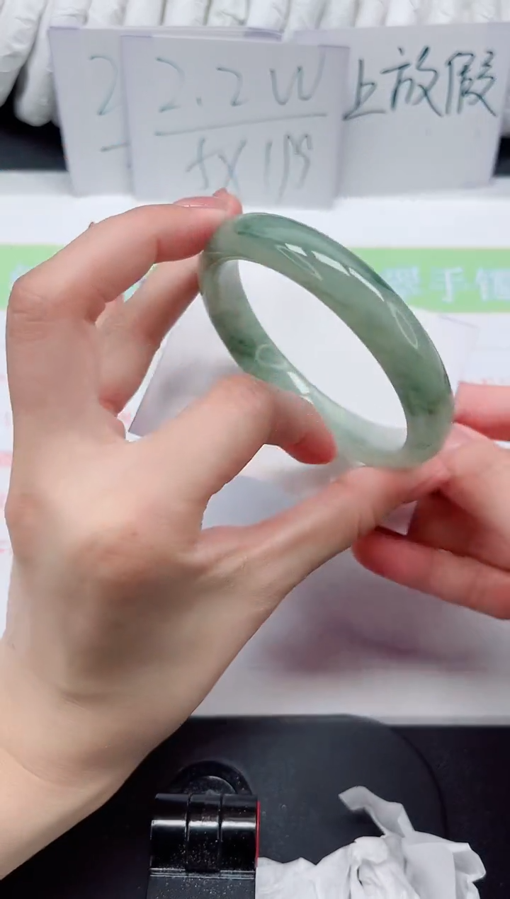 【闪购商品】石英质玉手镯未镶嵌338#60.2