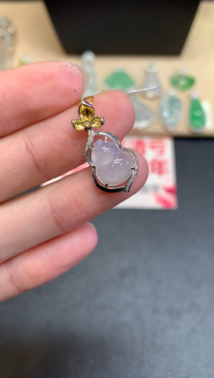 【闪购商品】翡翠颈饰18K金镶嵌葫芦【无服务费】