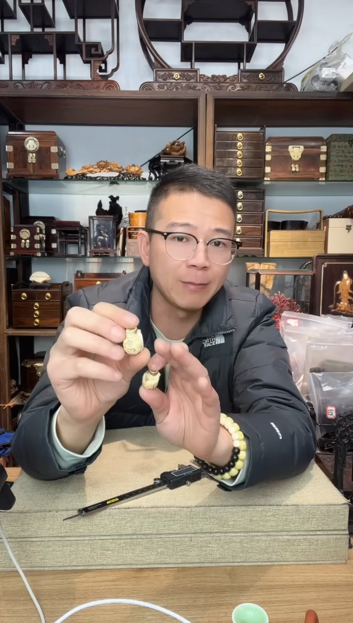 乌木类书架A****k861猛犸彩绘财神单颗    瑕疵