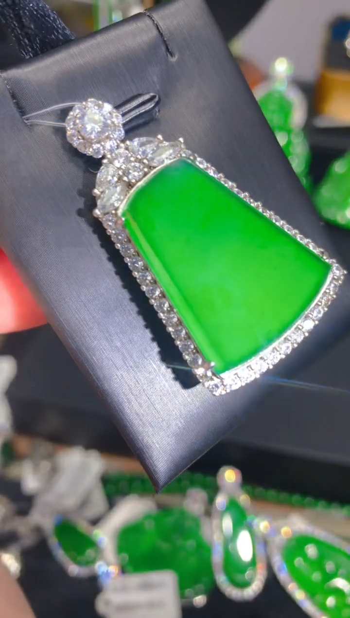 【闪购商品】翡翠颈饰银S925镶嵌43一季