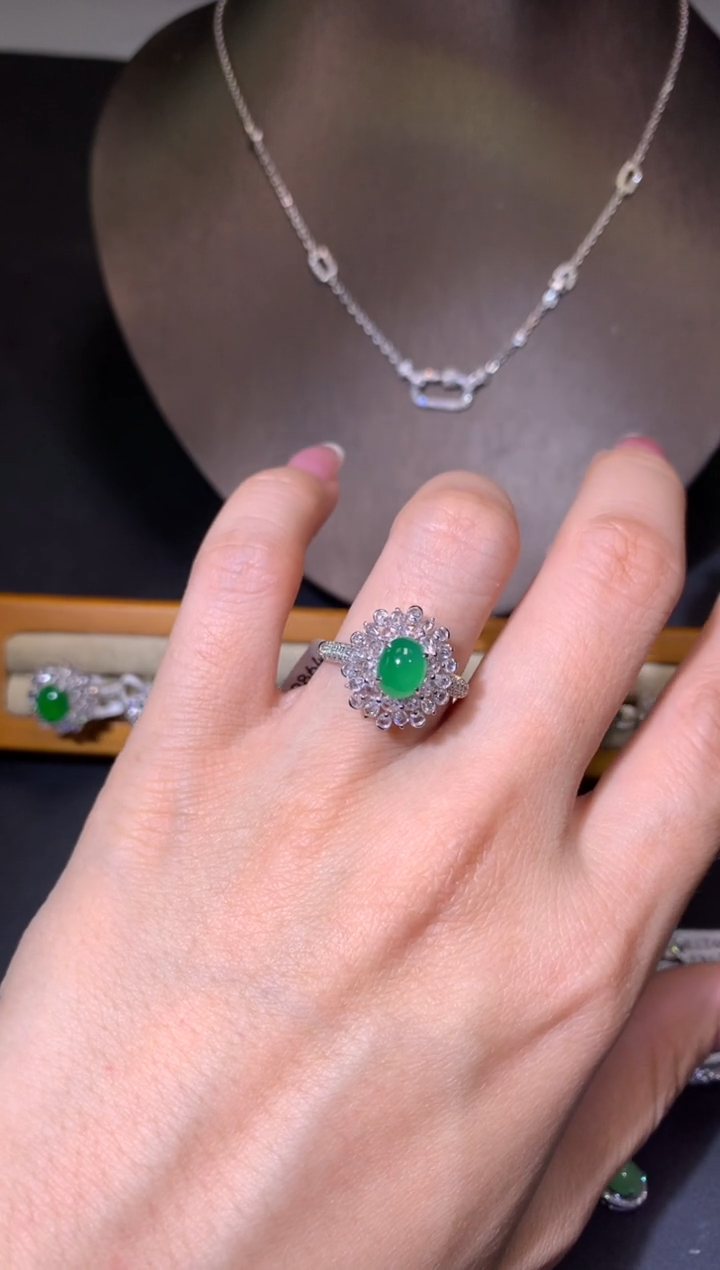 【闪购商品】翡翠吊坠(不含链)18K金镶嵌戒指