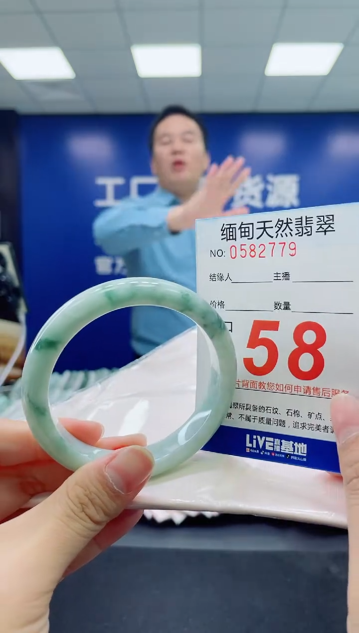 未镶嵌手镯翡翠天然翡翠手镯