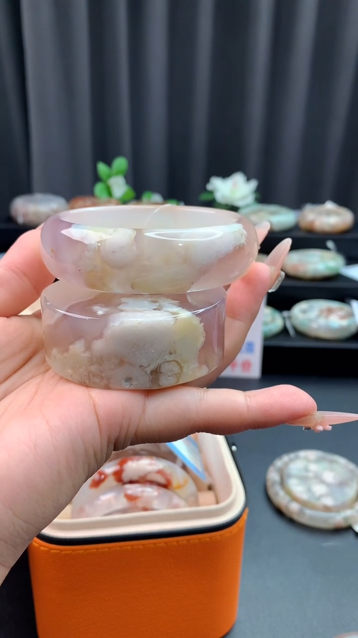 未镶嵌手镯石英质玉（62圈口）赠送镯心