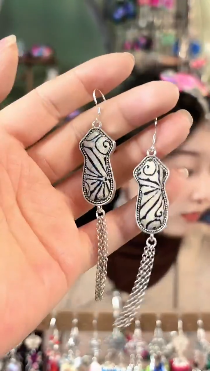 彩云南阁非遗老绣苗银饰品317