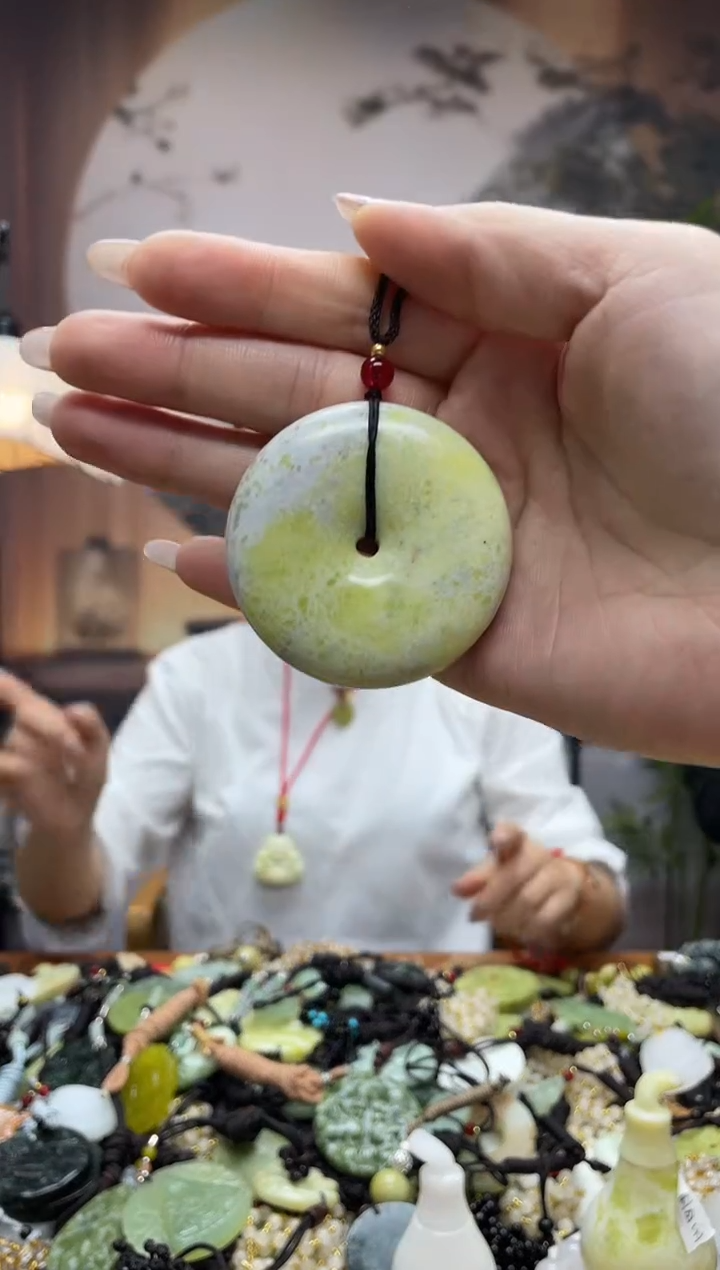 未镶嵌岫玉吊坠·