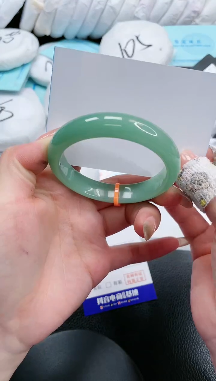 【闪购商品】石英质玉手镯未镶嵌10S116-54