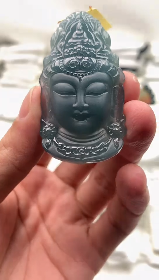 翡翠未镶嵌颈饰观音头