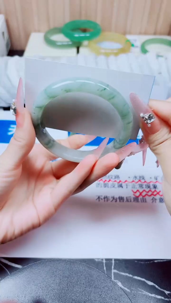 未镶嵌手镯石英质玉73/60.1