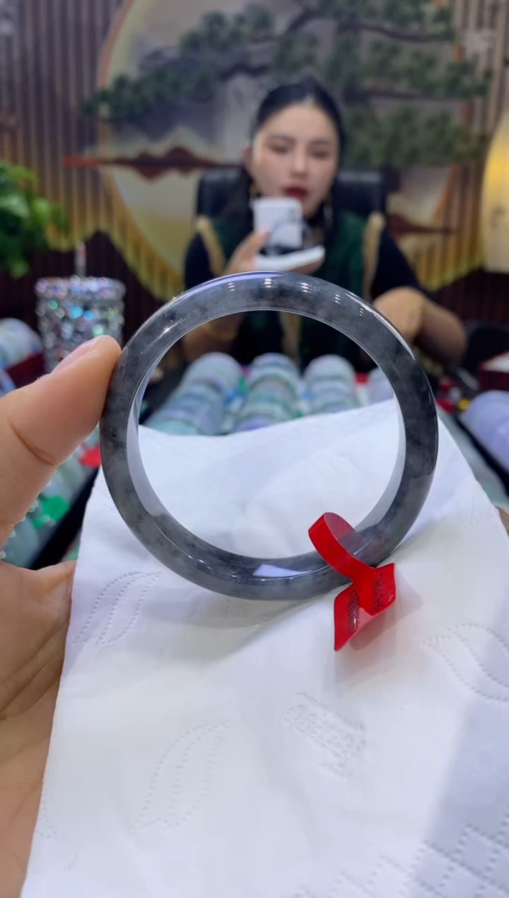 【闪购商品】翡翠手镯未镶嵌多人02569