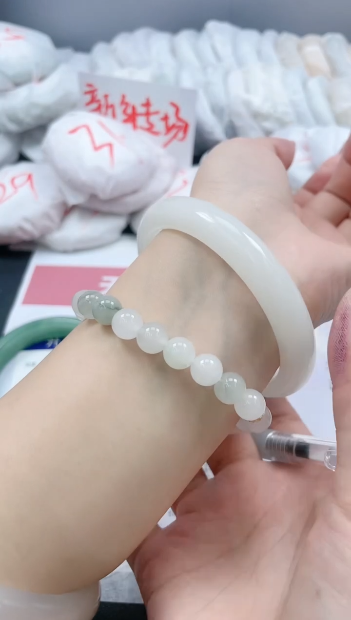 【闪购商品】石英质玉手镯未镶嵌197/61.8