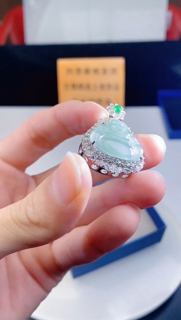 颈饰未镶嵌翡翠 