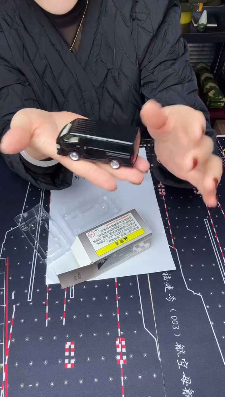 黑色海狮车模型一个