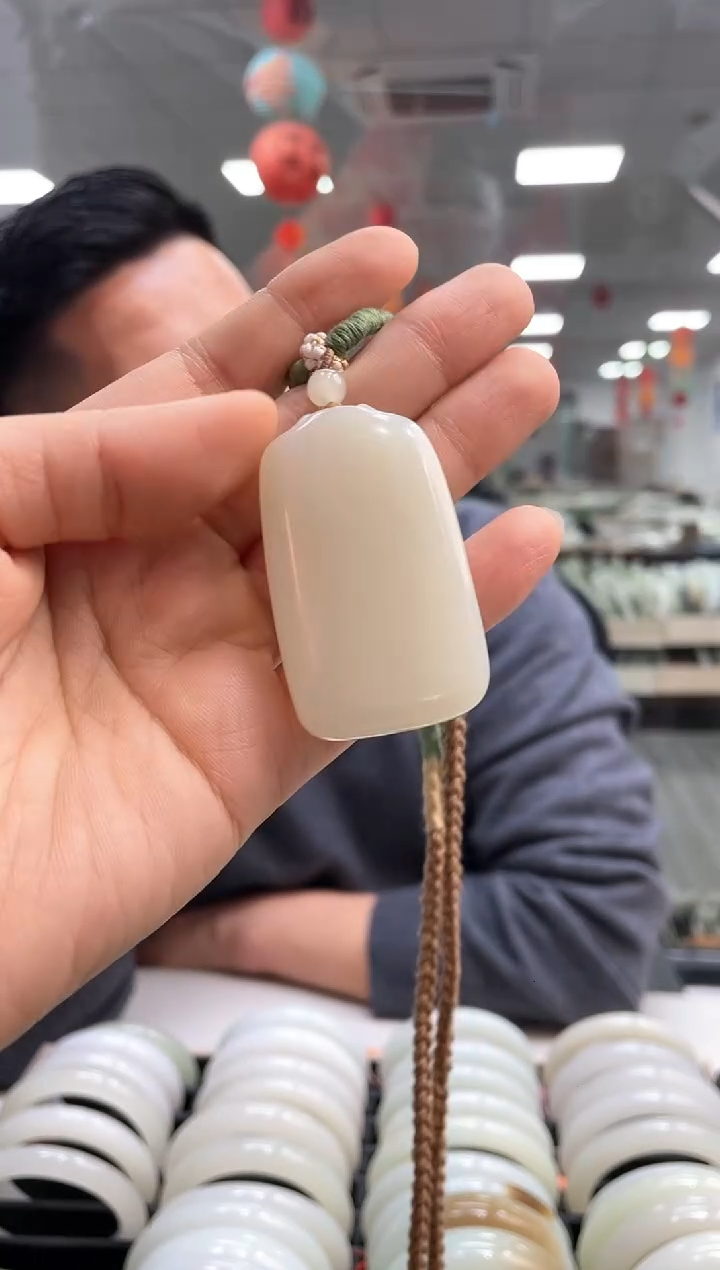 颈饰未镶嵌和田玉无事牌吊坠随机发一件