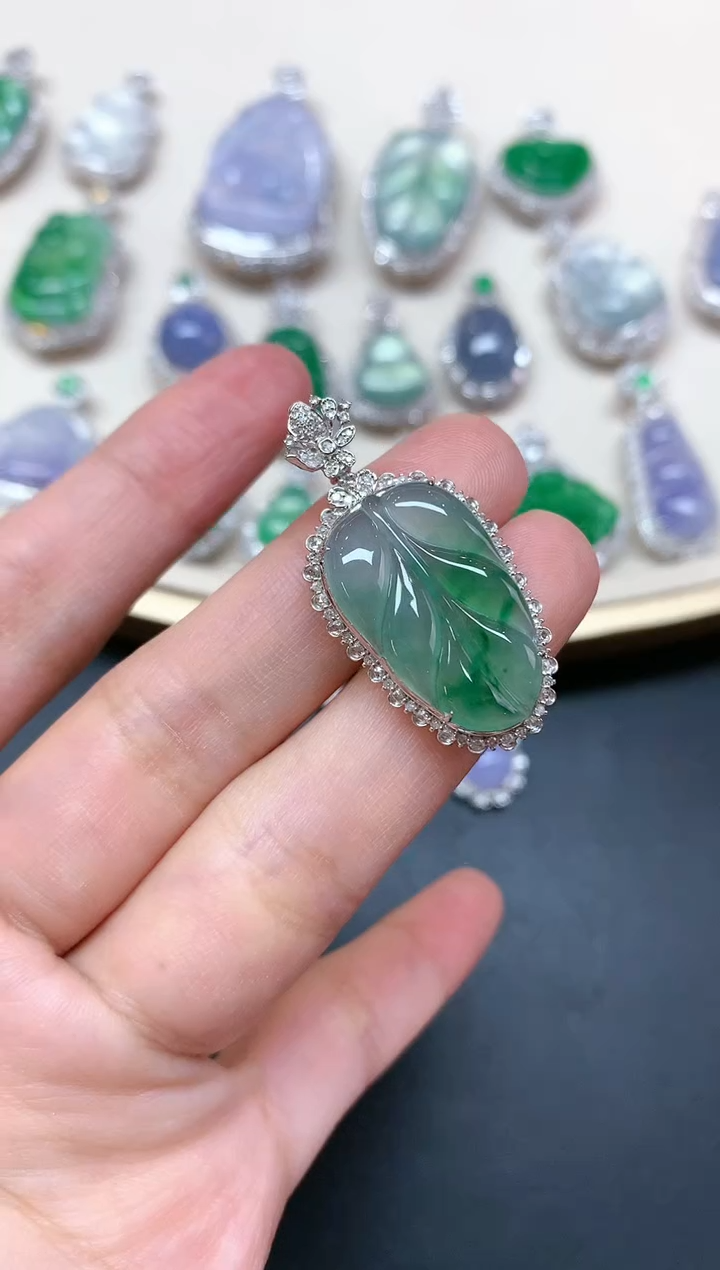 【闪购商品】翡翠吊坠(不含链)18K金镶嵌A257|9800