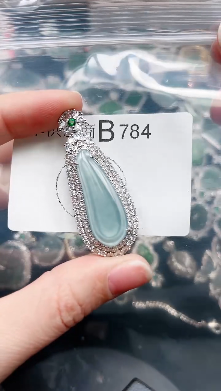 【闪购商品】翡翠颈饰未镶嵌784赠皮绳