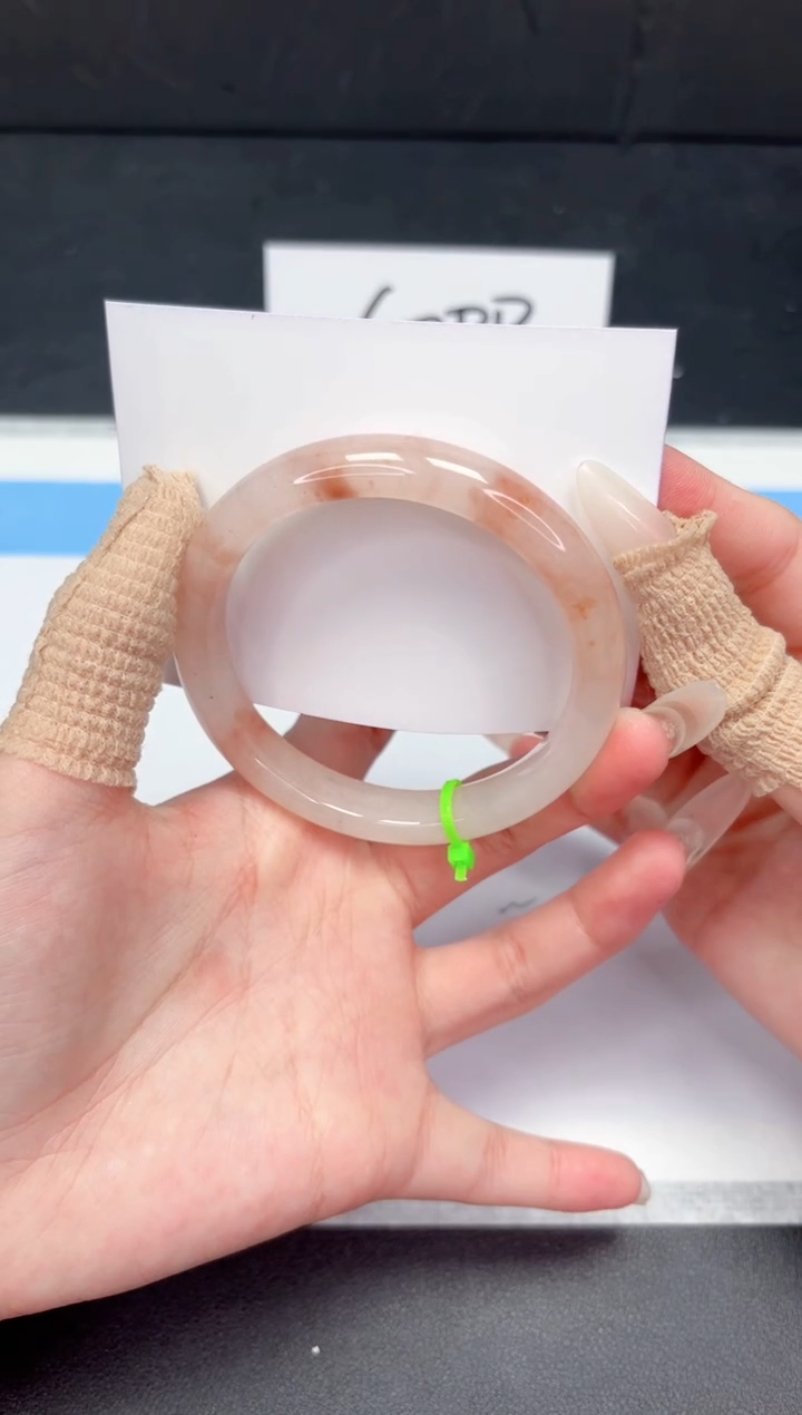 【闪购商品】石英质玉手镯未镶嵌59-57