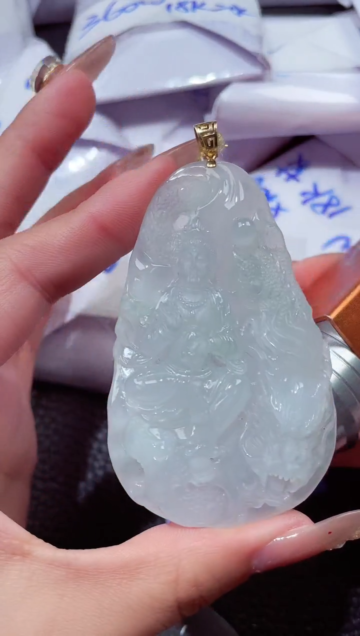 颈饰18K金镶嵌翡翠20260103