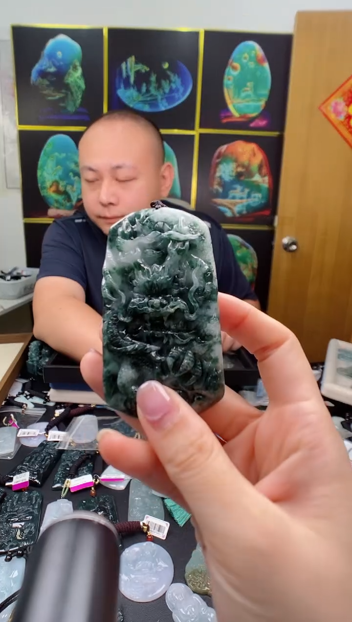 翡翠未镶嵌颈饰多样性发其一