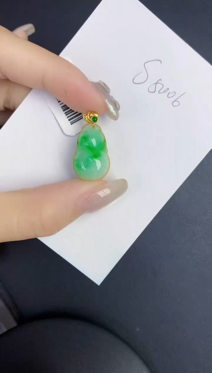 翡翠18K金镶嵌颈饰缅甸天然翡翠A货