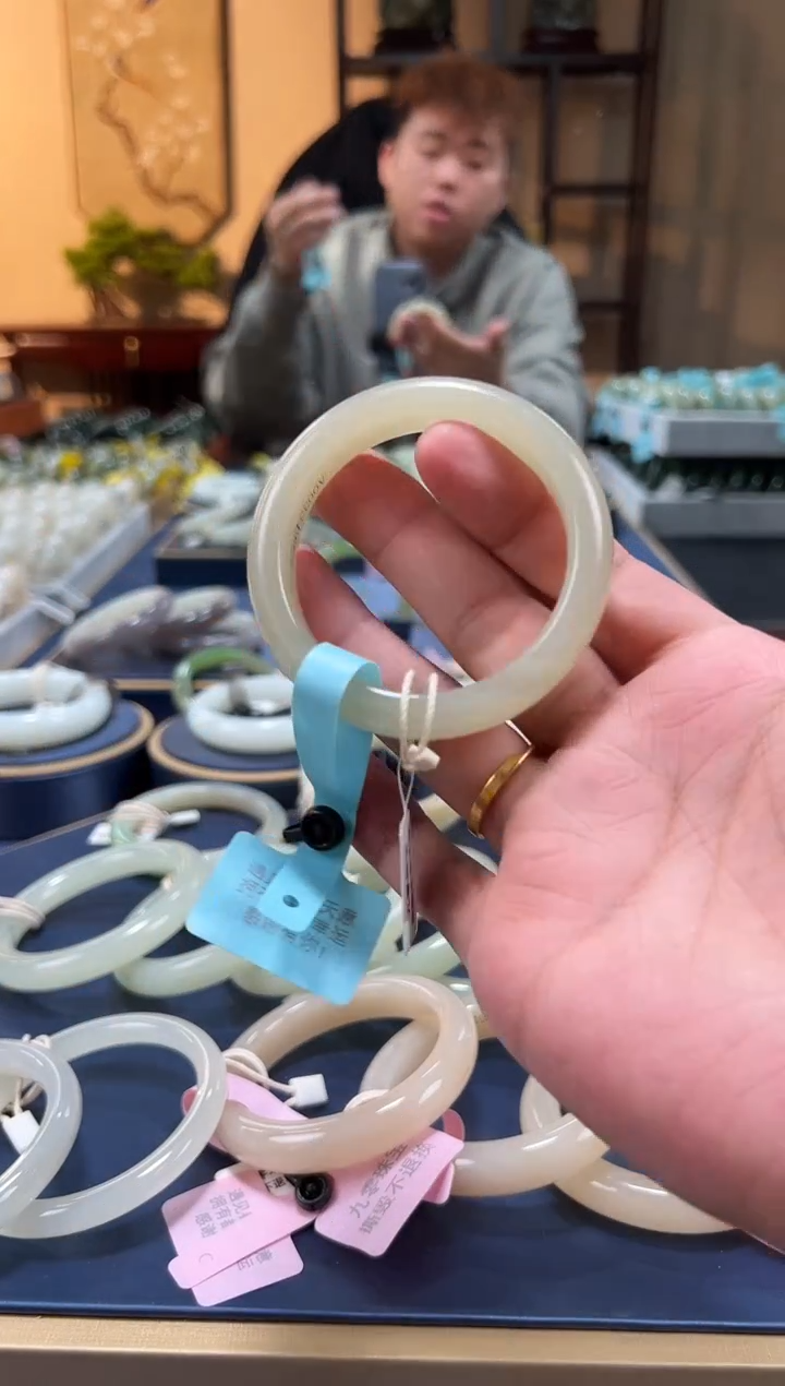 【闪购商品】和田玉手镯未镶嵌A0033-54圈口