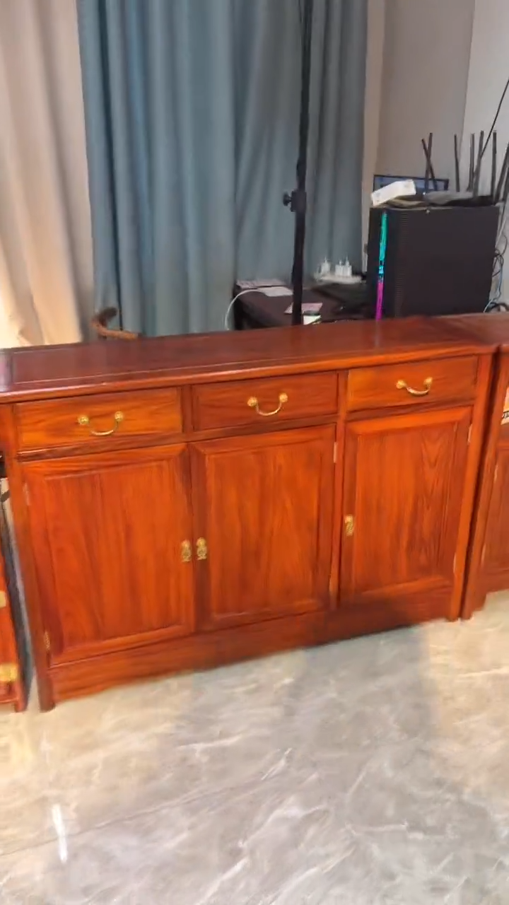 花梨木类成套家具三抽三门餐边柜