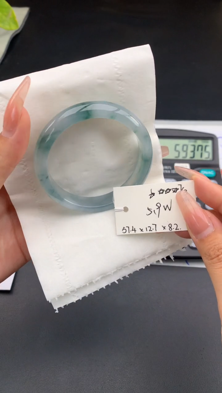 【闪购商品】翡翠手镯未镶嵌女神节#送礼#，下单联系客服核对地址~