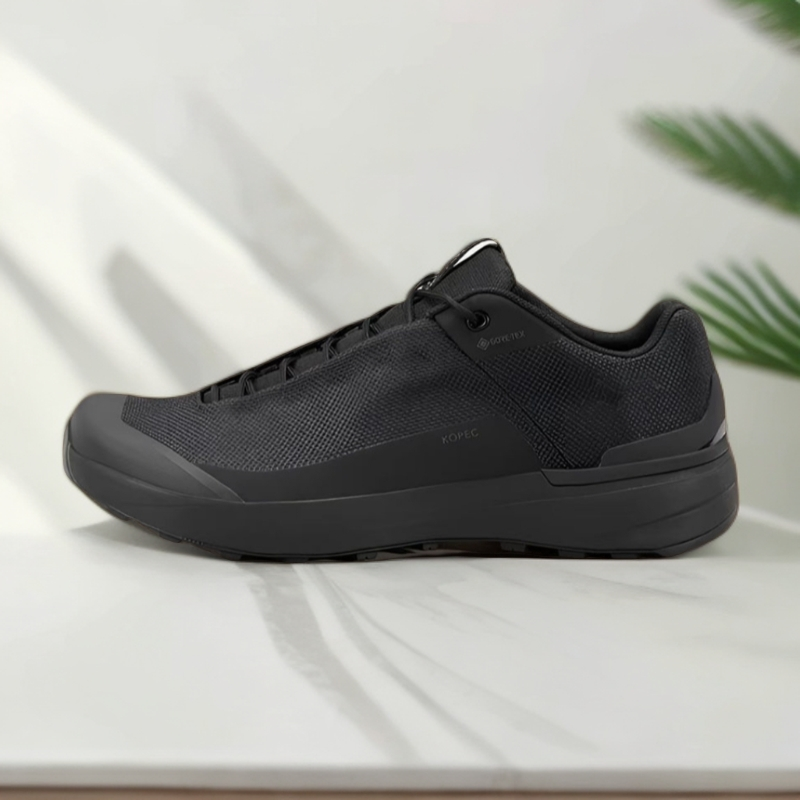 秋冬防水防滑耐磨黑金刺绣标徒步鞋