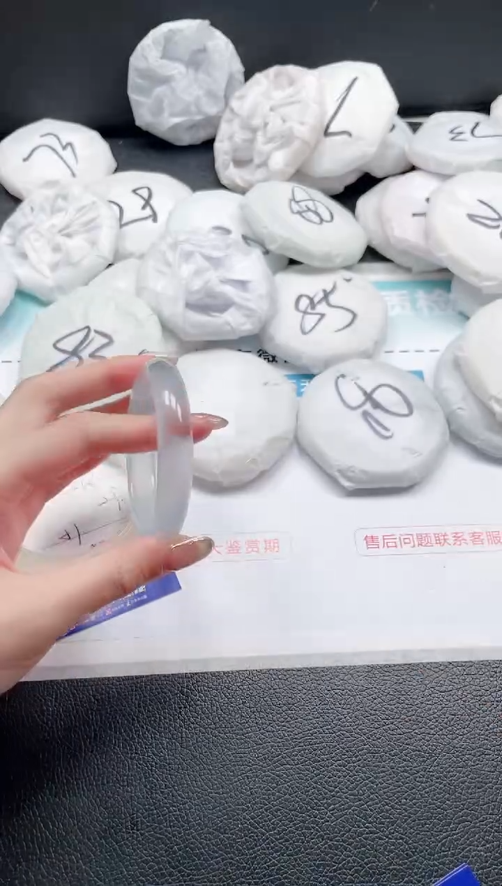 【闪购商品】石英质玉手镯未镶嵌22J157-51