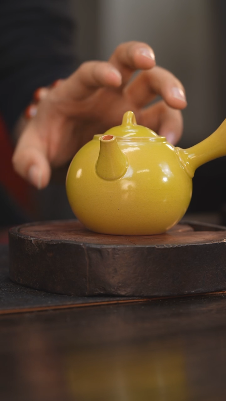 【闪购商品】杯28柴房陶瓷 黄色小煮茶壶