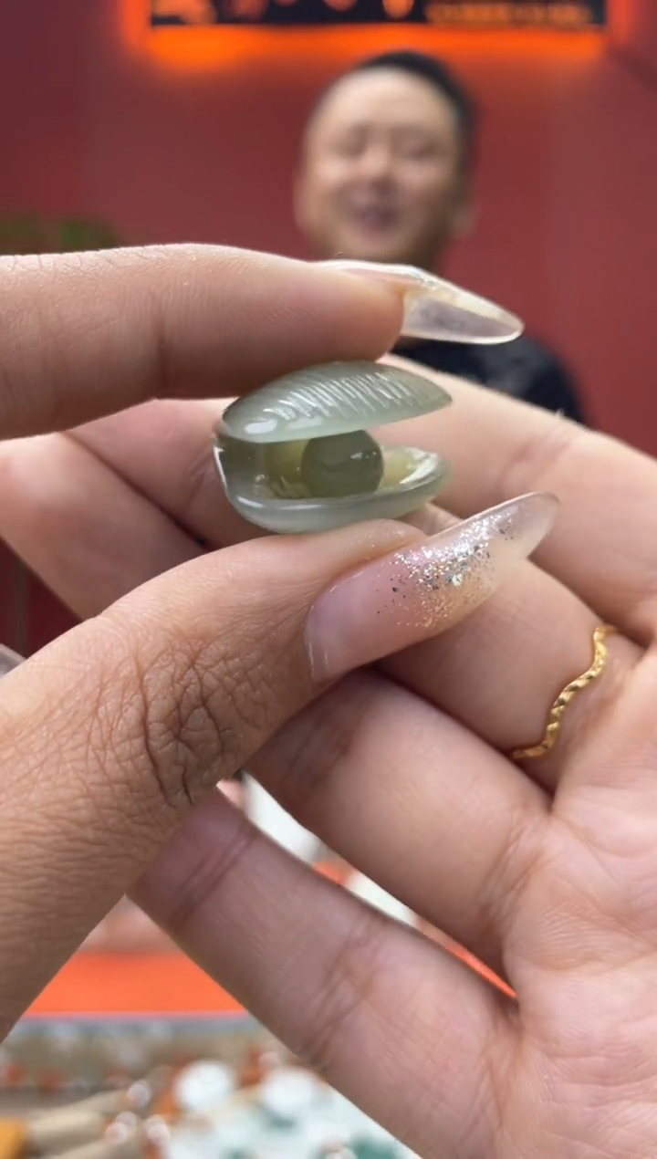 和田玉未镶嵌颈饰挂件