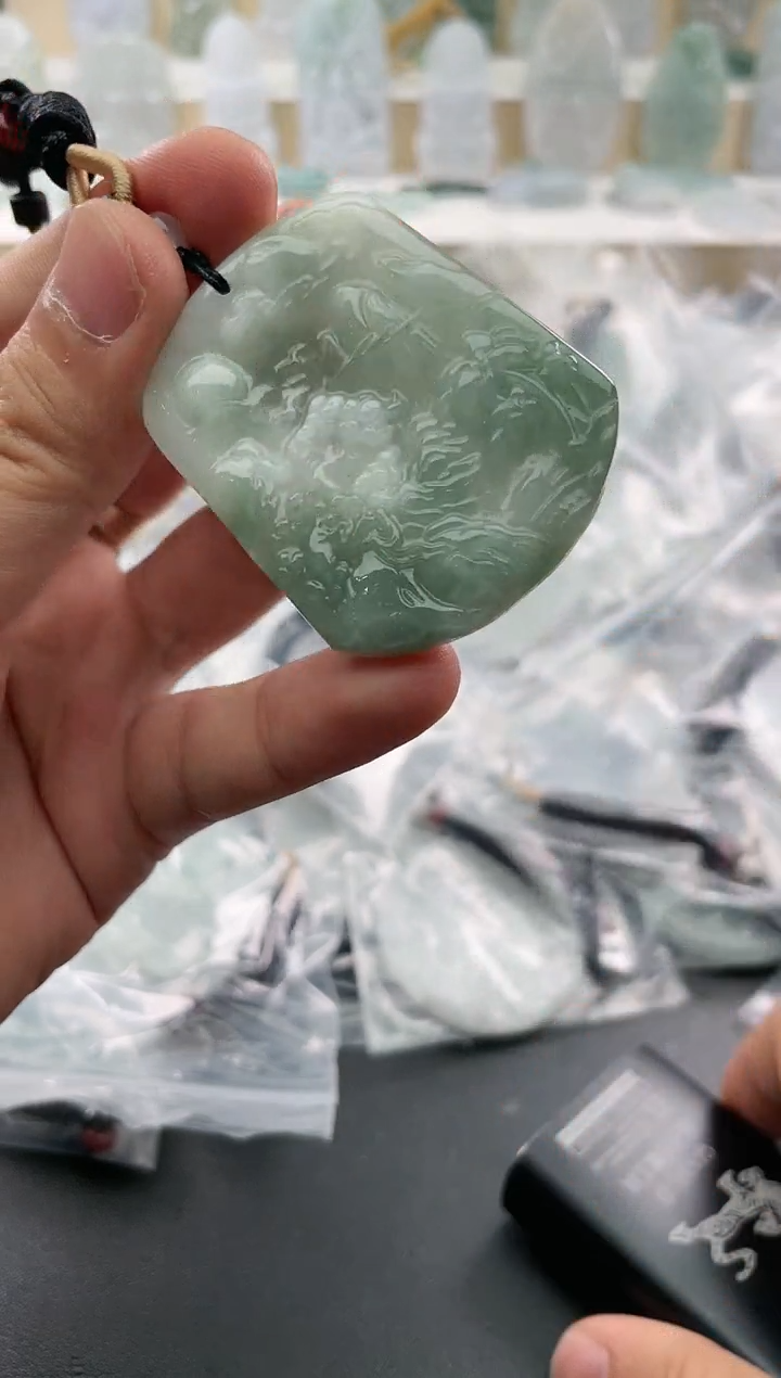 翡翠未镶嵌颈饰..../5/26/ 257